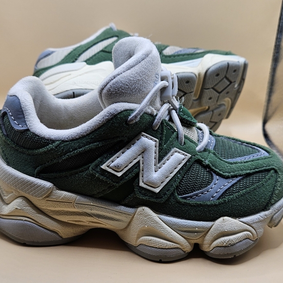 New Balance 9060 Green/White Toddler - Picture 3 of 3